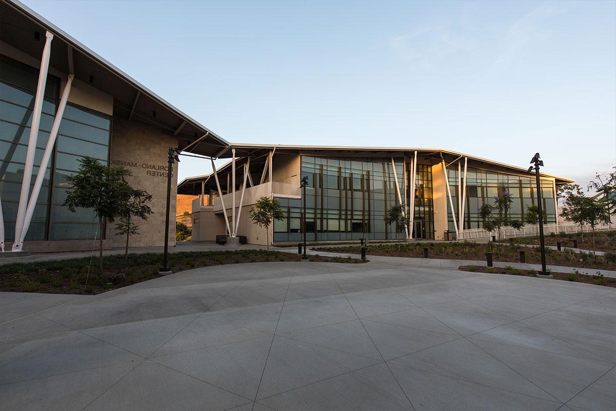 Borland-Manske Center 基督学院 Wing