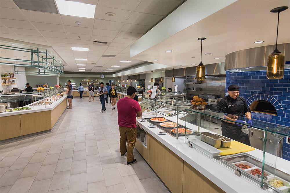 Students enjoy a healthy variety of food options catered by Bon Appetit at Concordia.